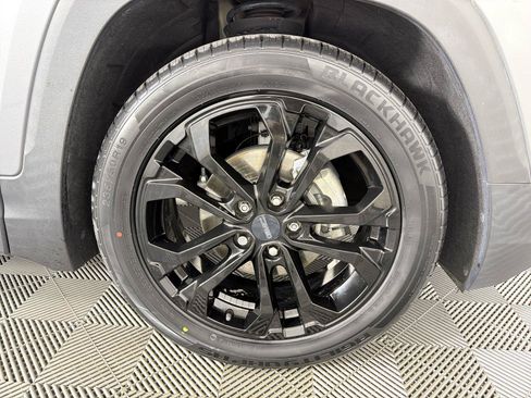 Used 2020 GMC Terrain SLE w/ Driver Convenience Package FWD image 10