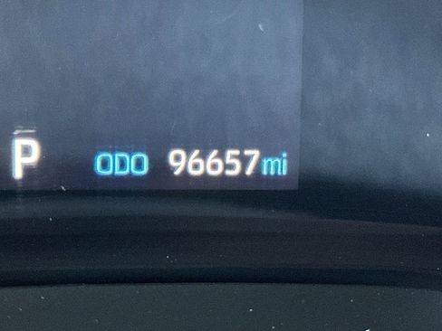 Used 2022 Toyota Sienna XLE image 29