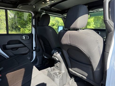 Used 2023 Jeep Wrangler Sahara image 26