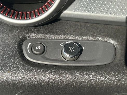 Used 2025 Chevrolet Trax RS w/ Sunroof Package image 32