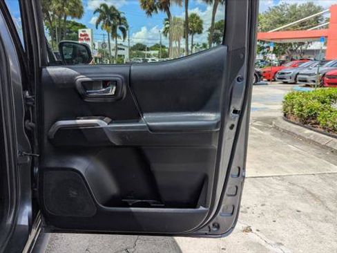 Used 2022 Toyota Tacoma Limited image 21