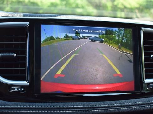 Certified 2025 Chrysler Pacifica Limited FWD image 18
