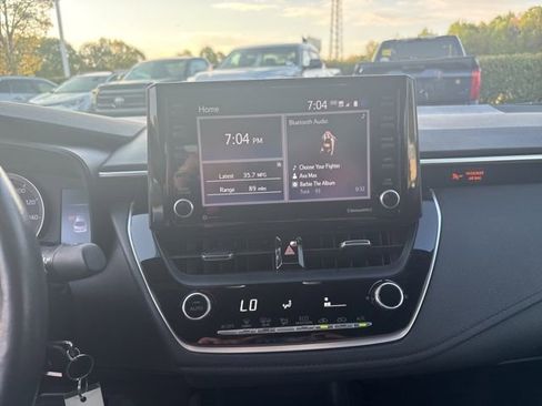 Used 2022 Toyota Corolla SE image 11