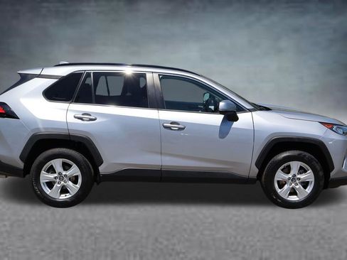 Used 2020 Toyota RAV4 XLE w/ Convenience Package FWD image 2