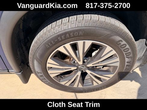 Used 2023 Nissan Rogue SV FWD image 11
