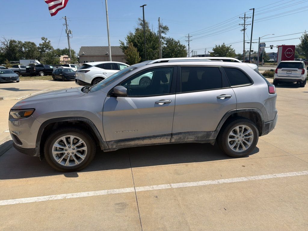 Used 2021 Jeep Cherokee Latitude AWD/4WD image 2