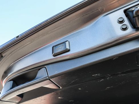 Used 2020 Toyota RAV4 Limited image 27