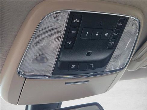 Used 2020 Chrysler 300 Limited RWD image 12