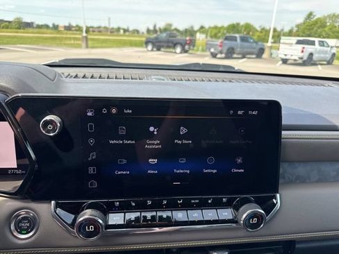 Used 2024 Chevrolet Colorado ZR2 w/ ZR2 Convenience Package III AWD/4WD image 27