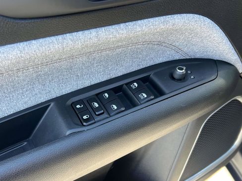 Used 2023 Jeep Compass Latitude image 28