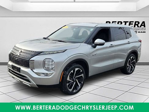 Used 2024 Mitsubishi Outlander SE AWD/4WD image 3