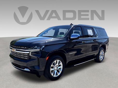 Used 2023 Chevrolet Suburban Premier image 3