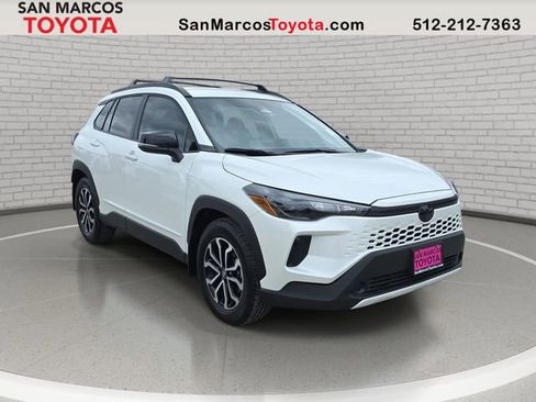 Used 2026 Toyota Corolla Cross SE image 3