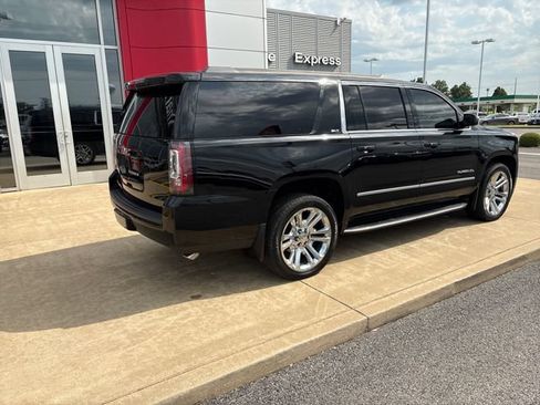 Used 2020 GMC Yukon XL SLT w/ Premium Edition AWD/4WD image 5