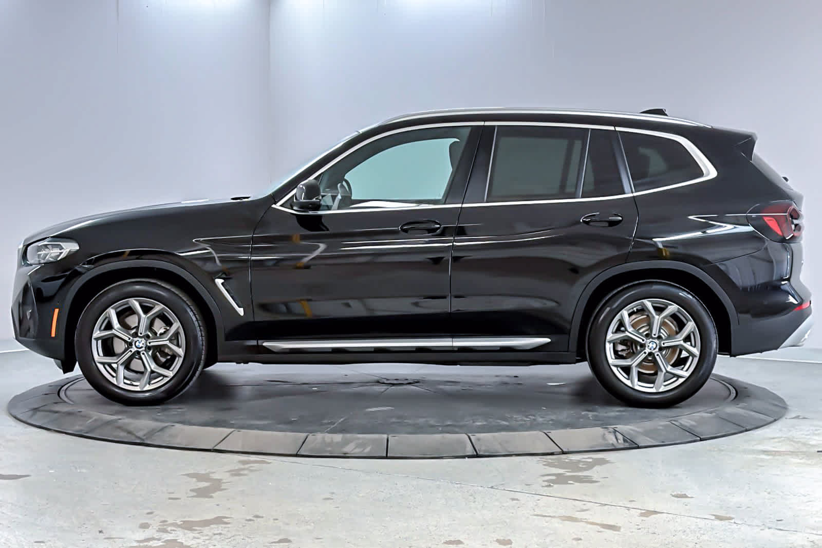 Used 2023 BMW X3 xDrive30i w/ Convenience Package AWD/4WD image 5