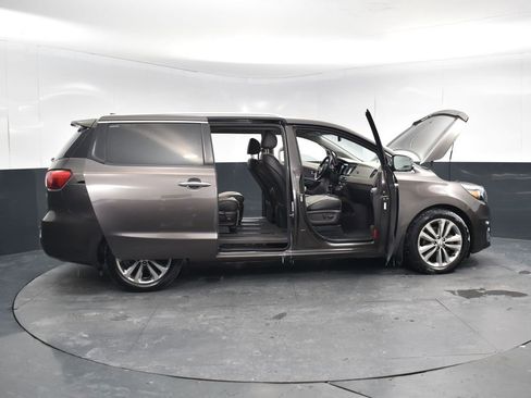 Used 2016 Kia Sedona SX Limited image 23