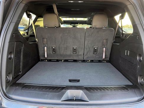 Used 2023 GMC Yukon XL SLT image 11
