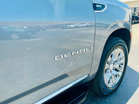 Used 2021 GMC Yukon XL Denali AWD/4WD image 24