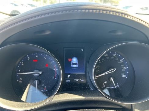 Used 2022 Toyota C-HR XLE image 5