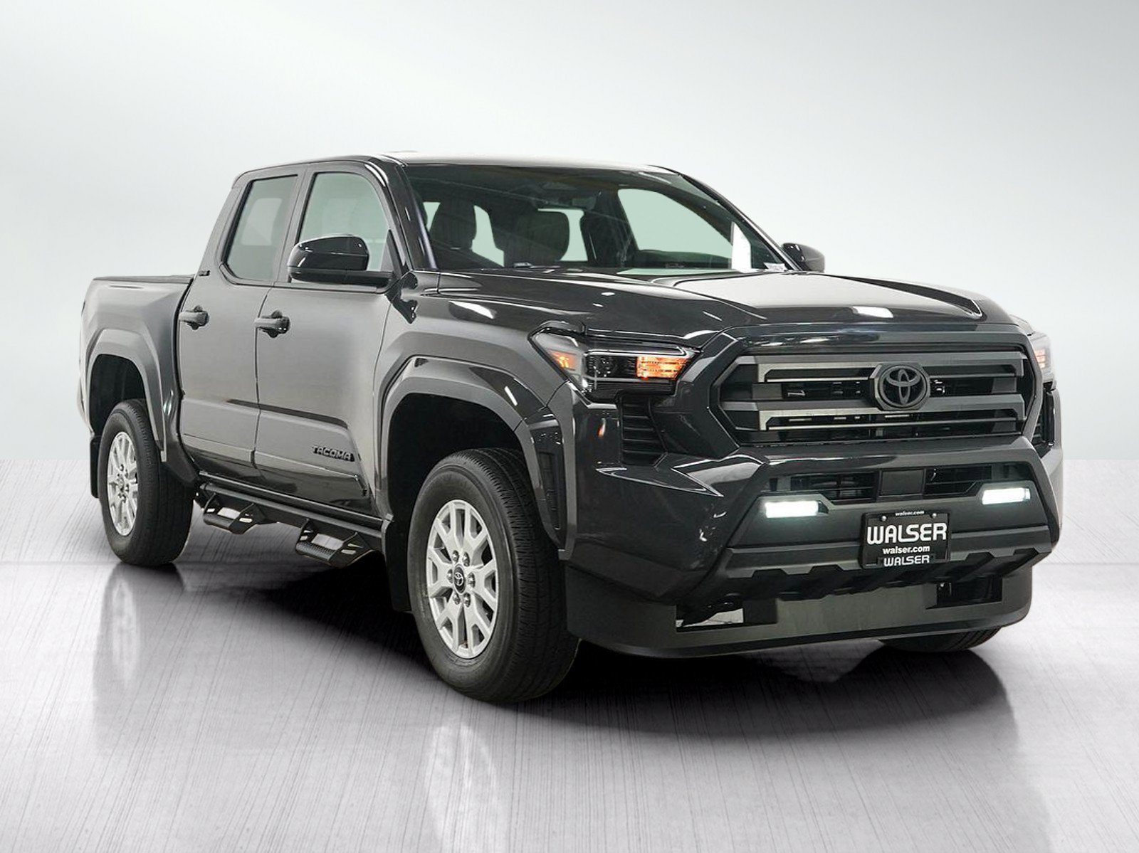 Used 2025 Toyota Tacoma SR5 AWD/4WD image 7