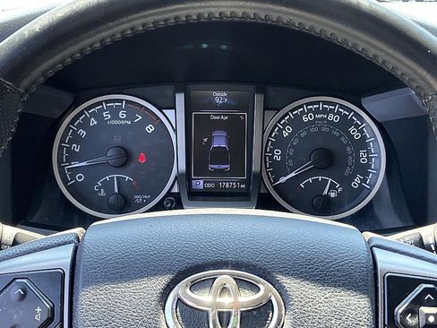 Used 2018 Toyota Tacoma SR5 RWD image 14