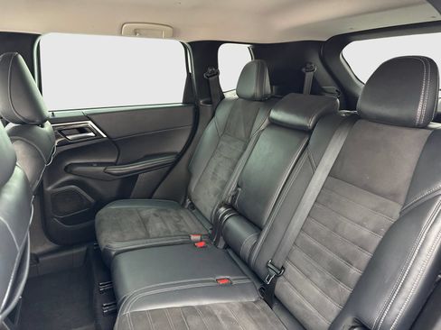 Used 2023 Mitsubishi Outlander SE FWD image 36