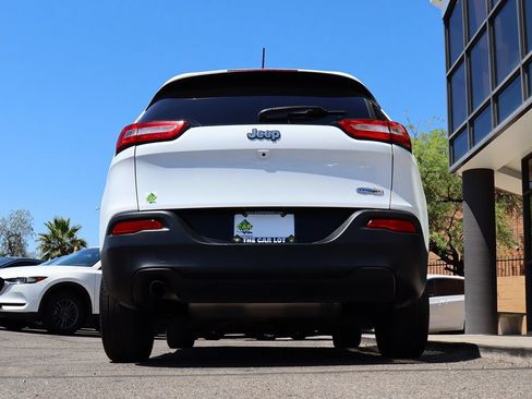 Used 2017 Jeep Cherokee Latitude FWD image 12