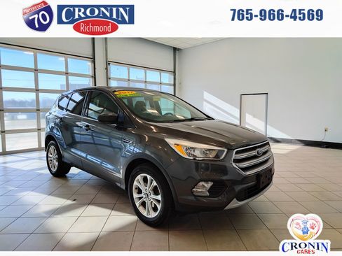 Used 2017 Ford Escape SE image 1