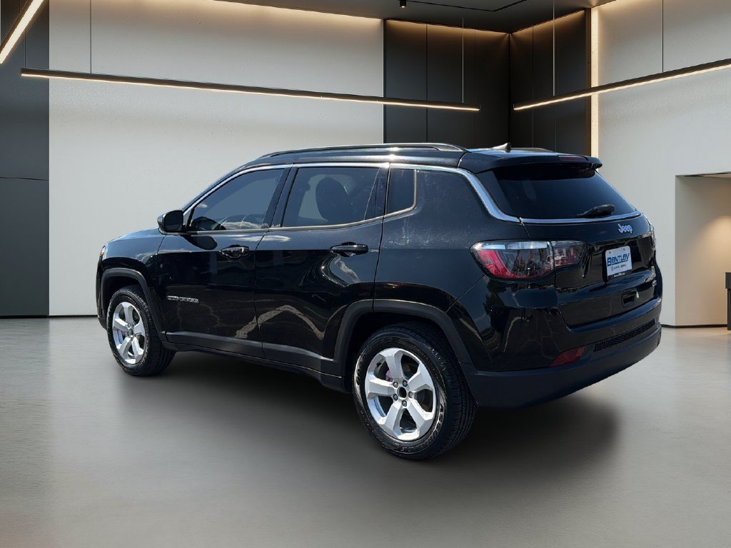 Used 2021 Jeep Compass Latitude FWD image 3