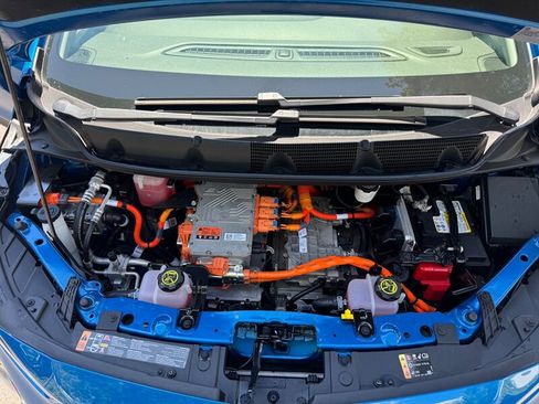 Used 2022 Chevrolet Bolt LT w/ Infotainment Package FWD image 10