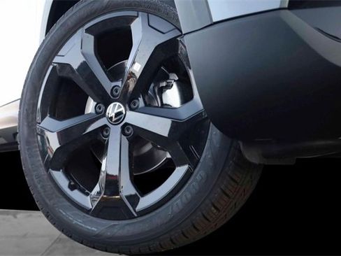 New 2025 Volkswagen Taos SEL image 3