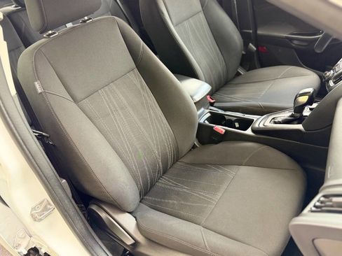 Used 2018 Ford Focus SE FWD image 12