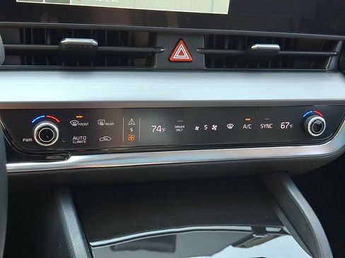 Certified 2023 Kia Sportage EX w/ EX Premium Package AWD/4WD image 15