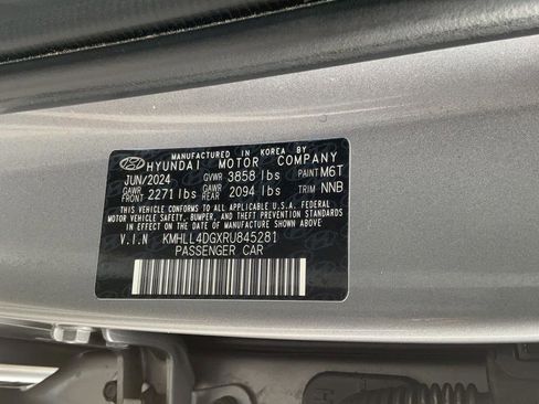 Used 2024 Hyundai Elantra SE FWD image 25