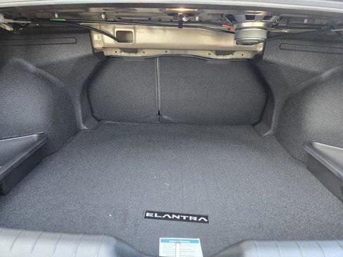 New 2025 Hyundai Elantra Limited image 22