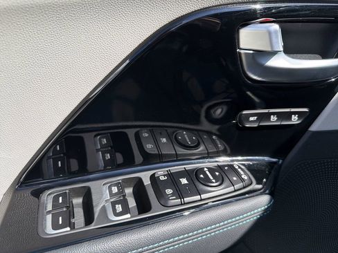 Used 2019 Kia Niro Touring image 14