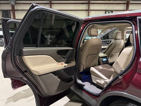 Used 2020 Lincoln Aviator Reserve w/ Equipment Group 201A AWD/4WD image 16