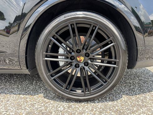 Used 2023 Porsche Cayenne Turbo AWD/4WD image 39