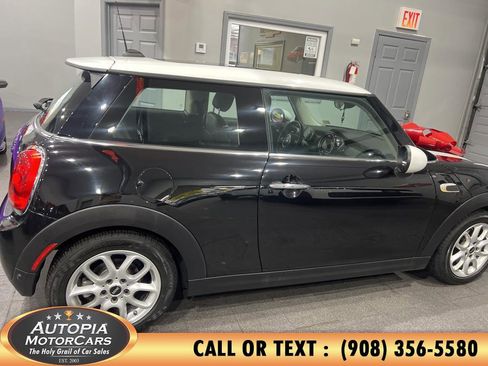 Used 2019 MINI Cooper 2-Door Hardtop w/ Storage Package image 6