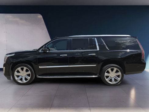 Used 2018 Cadillac Escalade ESV Luxury RWD image 2