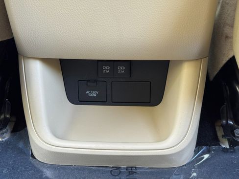 Used 2018 Toyota Highlander XLE FWD image 33