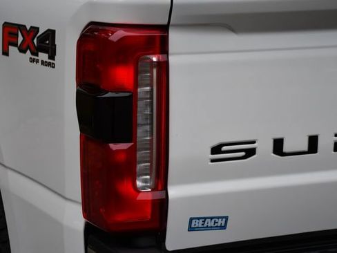 Used 2025 Ford F250 Lariat w/ FX4 Off-Road Package image 13