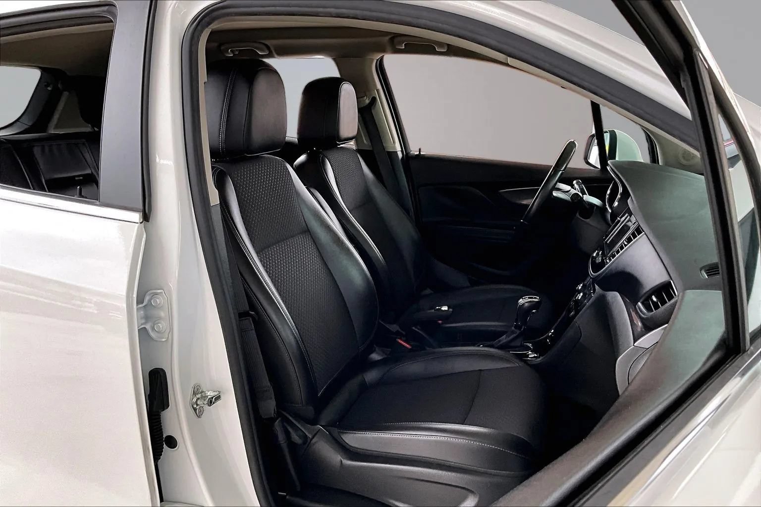 Used 2022 Buick Encore Preferred w/ Safety Package FWD image 25