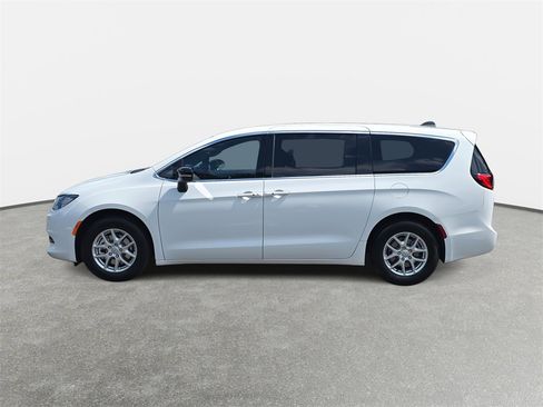 New 2026 Chrysler Voyager LX image 8