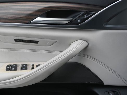 Certified 2023 BMW 540i w/ Premium Package image 15