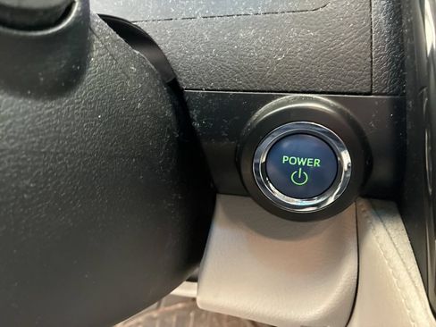 Used 2012 Toyota Camry XLE w/ Leather Pkg FWD image 17