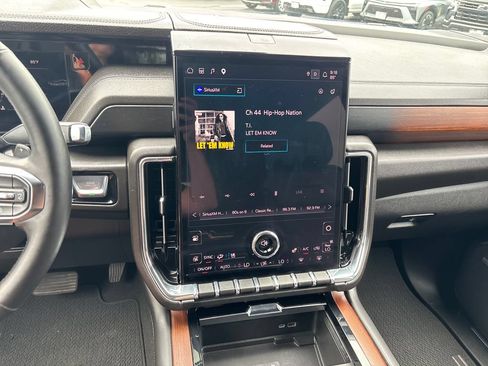 Certified 2025 GMC Yukon Denali AWD/4WD image 17