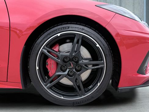 Used 2021 Chevrolet Corvette Stingray Premium Conv w/ Z51 Performance Package RWD image 11