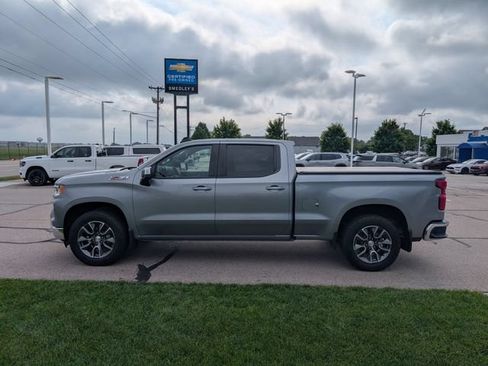 Used 2023 Chevrolet Silverado 1500 LT AWD/4WD image 11