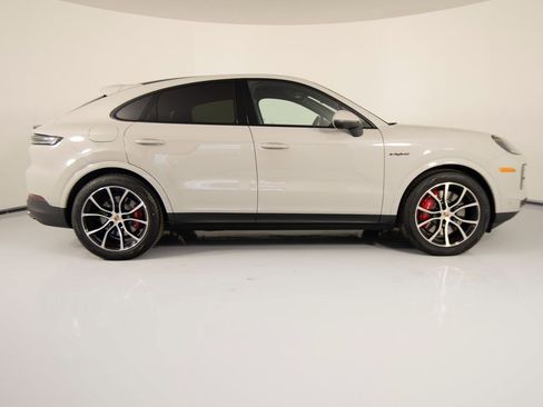 New 2026 Porsche Cayenne S image 8